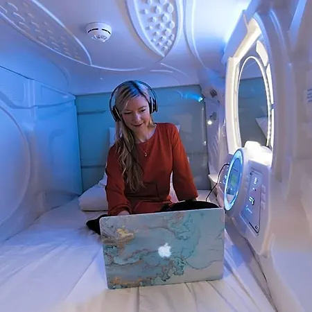 Capsule ホステル