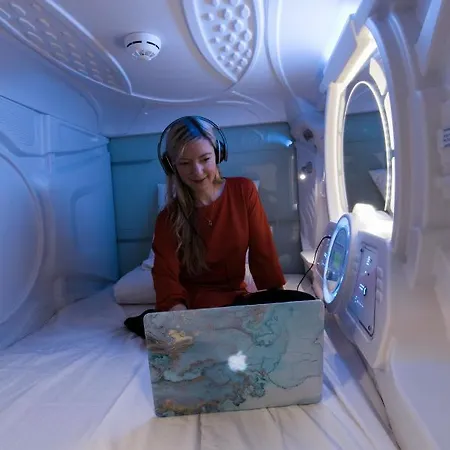 Capsule ホステル