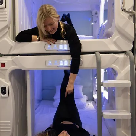 ホステル Capsule *