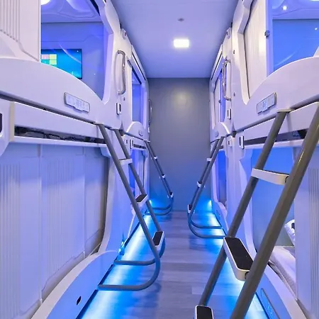 Capsule Hostel *