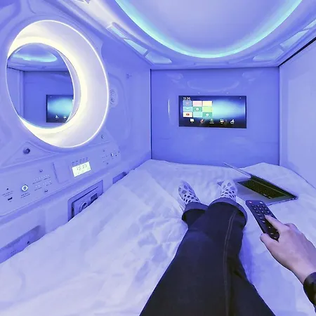 Capsule ホステル