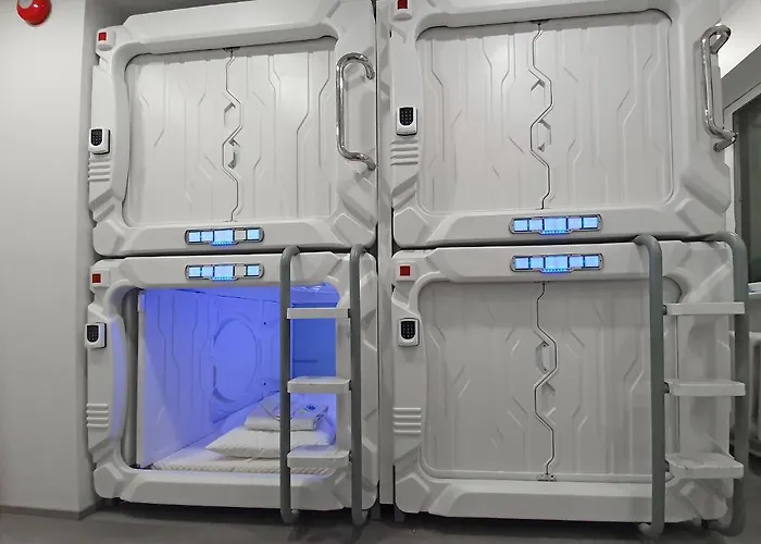 بيت شباب Capsule *