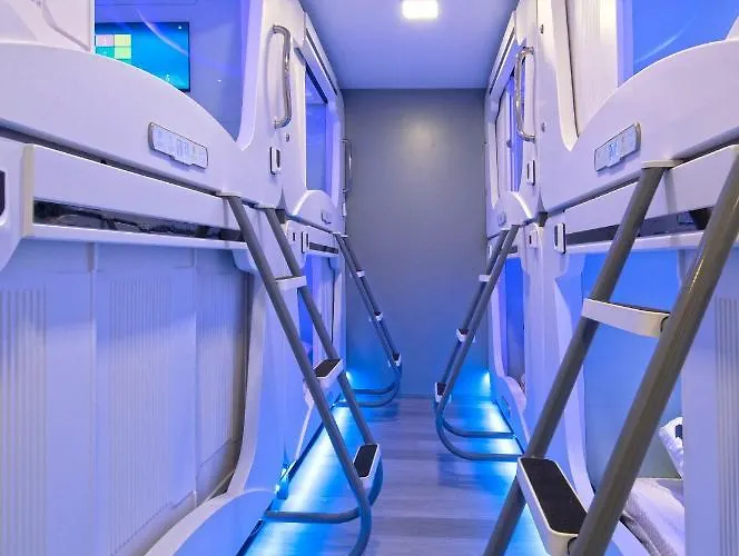 Capsule بيت شباب *