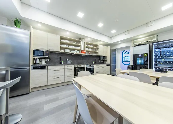 بيت شباب Capsule