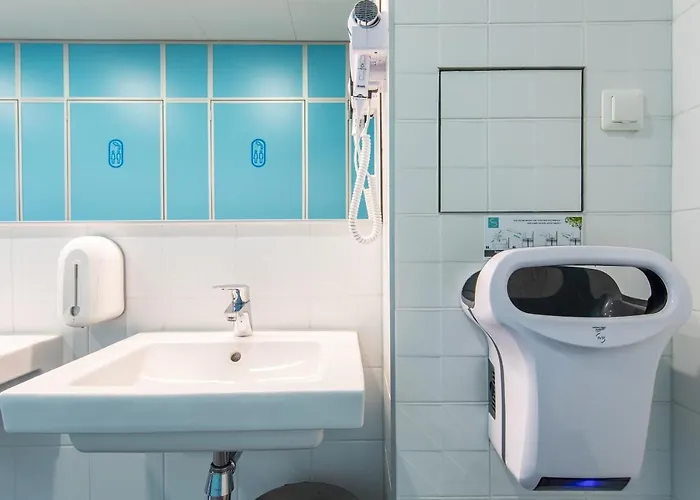 بيت شباب Capsule *