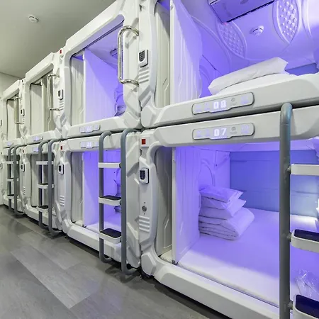 بيت شباب Capsule *