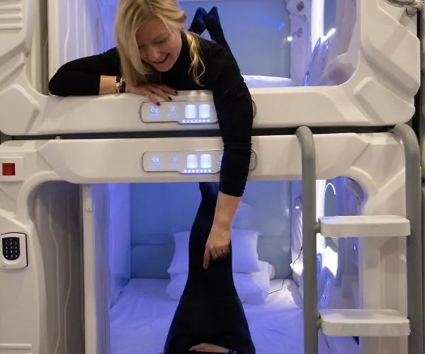 Vandrarhem Capsule *